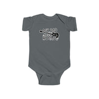 A grey baby bodysuit featuring a guitar and text, ideal for infants. Made of 100% cotton, light fabric with ribbed knit bindings for durability. Plastic snaps for easy changing access. Title: My Dad Rocks Onesie.