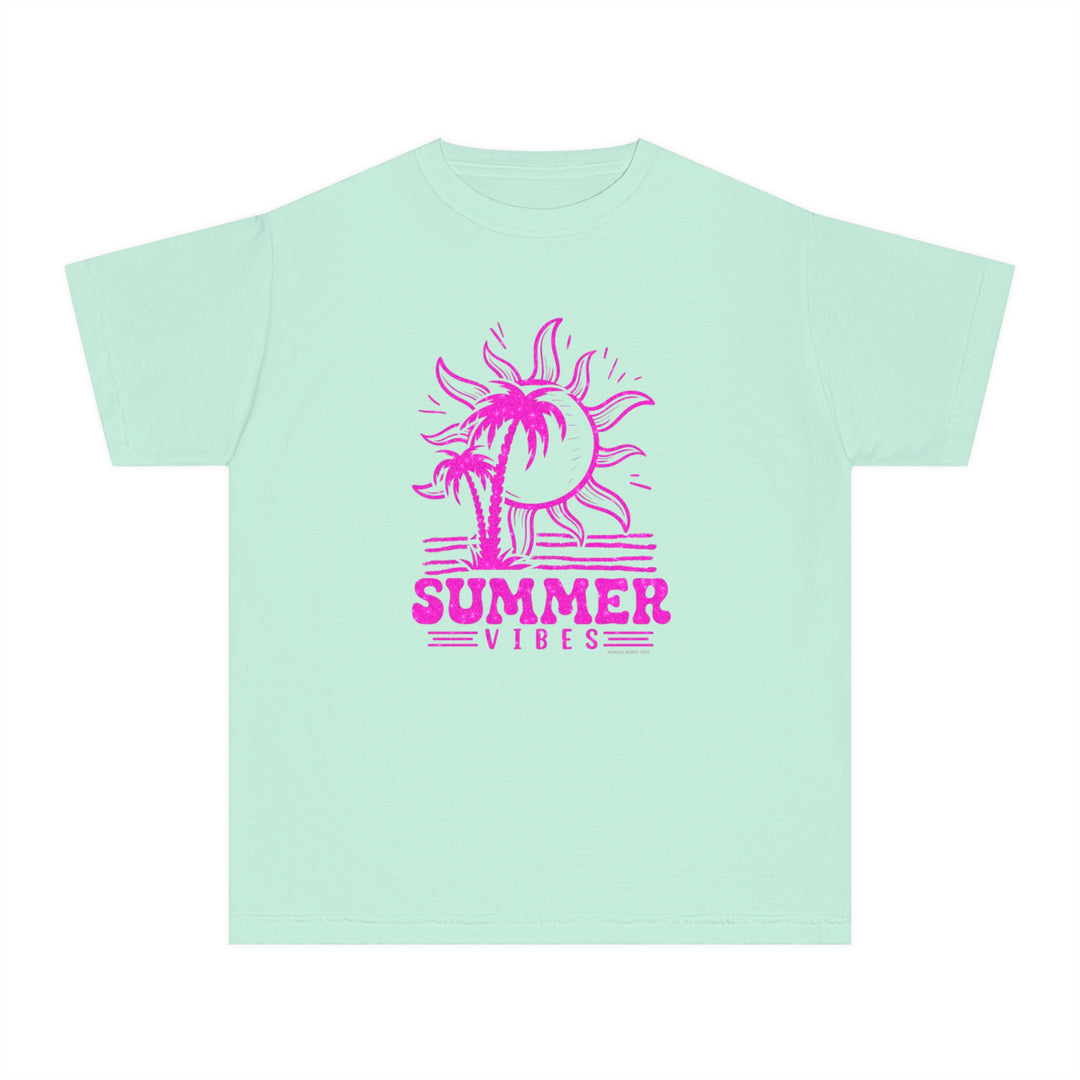 A kid's tee featuring a graphic design of a sun and palm trees, embodying summer vibes. Made of soft combed cotton for comfort and agility, ideal for active days. Classic fit for all-day wear.