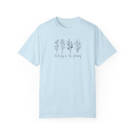 A relaxed fit Find Joy in the Journey tee made of 100% ring-spun cotton. Garment-dyed for extra coziness with double-needle stitching for durability. Ideal for daily wear.