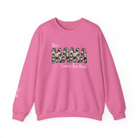 A unisex heavy blend crewneck sweatshirt, Mama Herd Crew, in pink with a black and white design. Made of 50% cotton, 50% polyester, featuring ribbed knit collar, and a loose fit. Ideal for comfort in sizes S to 5XL.
