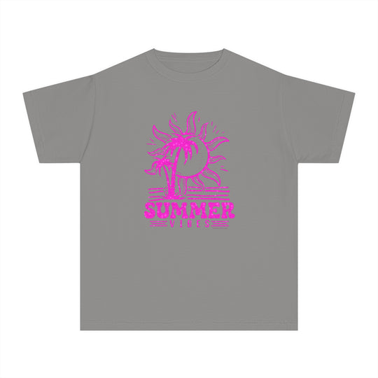 Summer Vibes Kids Tee: Grey t-shirt with pink sun and palm tree graphics. 100% combed ringspun cotton, soft-washed, garment-dyed, classic fit for all-day comfort. Ideal for active kids.