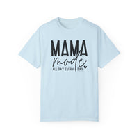 A relaxed-fit Mama Mode Tee crafted from 100% ring-spun cotton. Garment-dyed for extra coziness, featuring double-needle stitching for durability and a seamless design for a tubular shape.