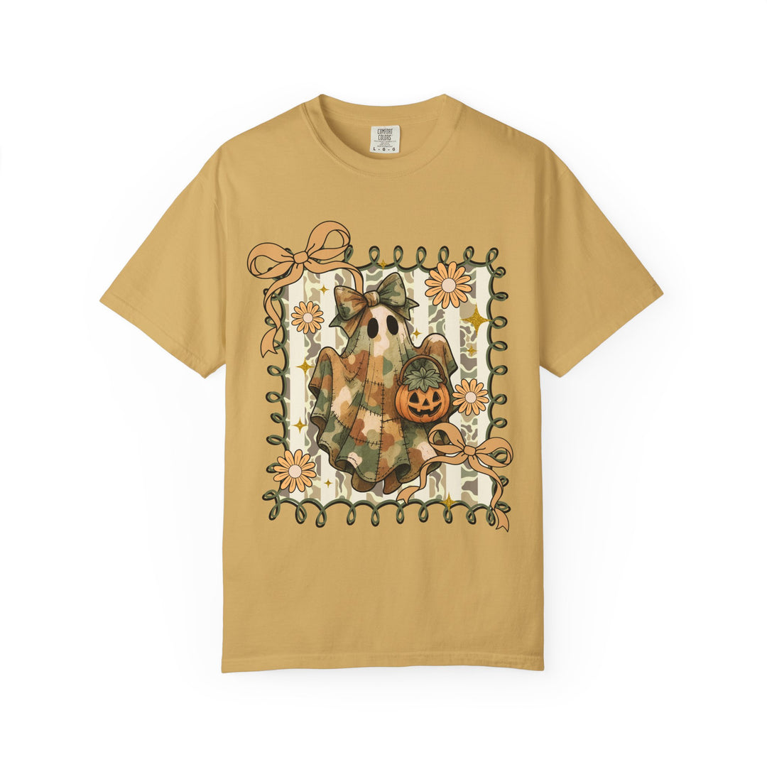Quilted Ghost Tee features a cute patchwork ghost with a bow, holding a jack-o’-lantern, surrounded by autumnal vines and flowers on a mustard Comfort Colors tee.