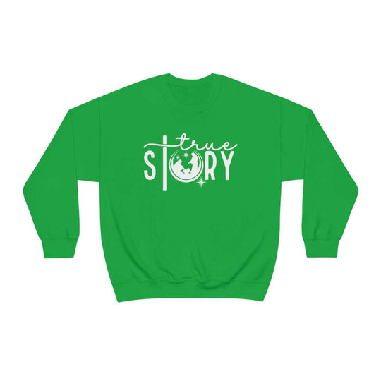 A True Story Crewneck sweatshirt in green with a white logo, made of 50% cotton and 50% polyester. Medium-heavy fabric, loose fit, ribbed knit collar, and no itchy side seams. Ideal for comfort in any situation.