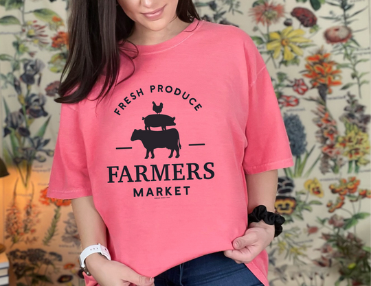 A relaxed fit Farmers Market Tee in ring-spun cotton, garment-dyed for extra coziness. Double-needle stitching for durability, no side-seams for a tubular shape. Ideal for daily wear.