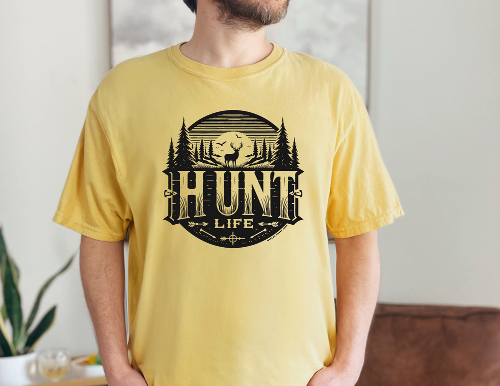 A relaxed fit Hunt Life Tee crafted from 100% ring-spun cotton. Garment-dyed for coziness, featuring double-needle stitching for durability and a seamless design for a sleek look.