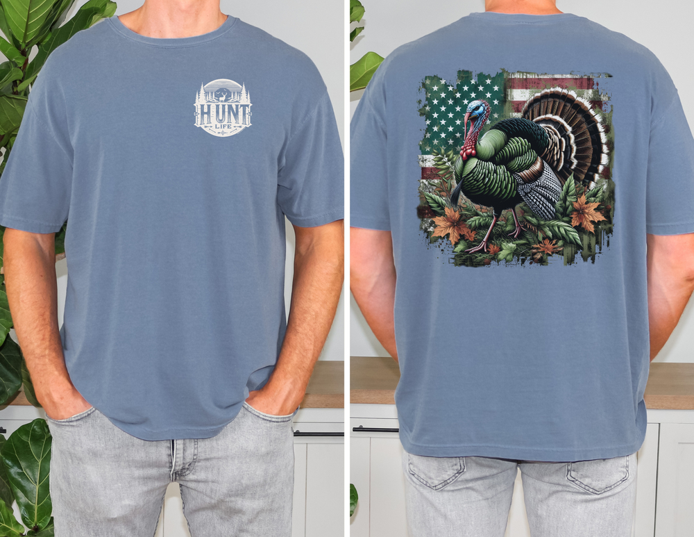 A relaxed fit Turkey Hunting Tee, crafted from 100% ring-spun cotton. Garment-dyed for extra coziness, featuring double-needle stitching for durability and a seamless design for a tubular shape. Sizes from S to 3XL.